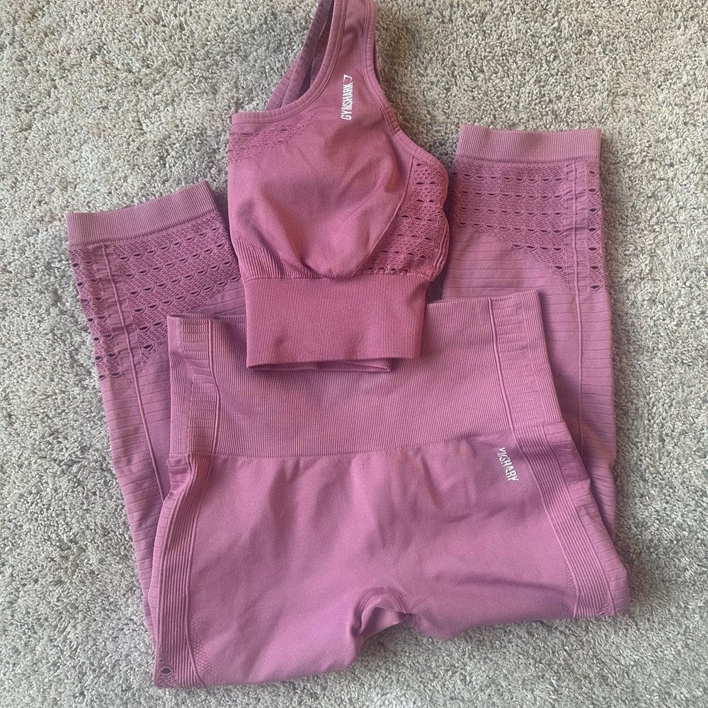 Women’s Gymshark pink matching set. Great condition, size small.